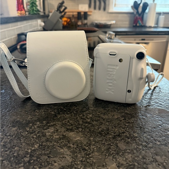 Fujifilm Instax Mini 11 Instant Camera Ice White + Minimate Custom Case - Picture 2 of 4